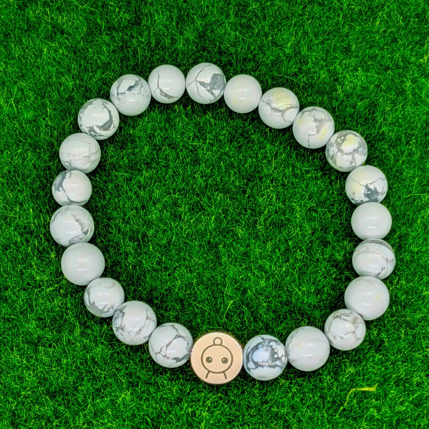 Loomins - Ručně navlékaný náramek z krystalů Howlitu - Loomins