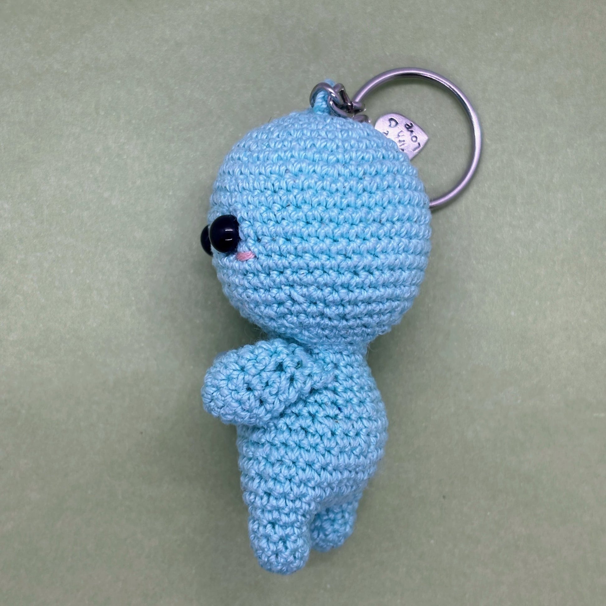 Ručně háčkovaná amazonitová klíčenka postavička Loomin - Loomins