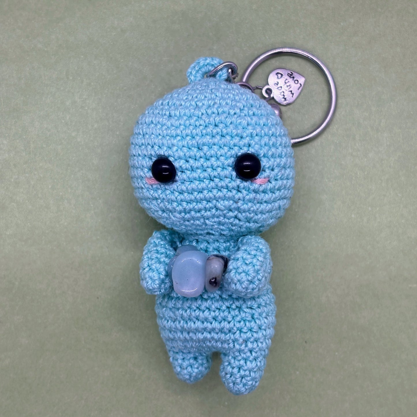Ručně háčkovaná amazonitová klíčenka postavička Loomin - Loomins
