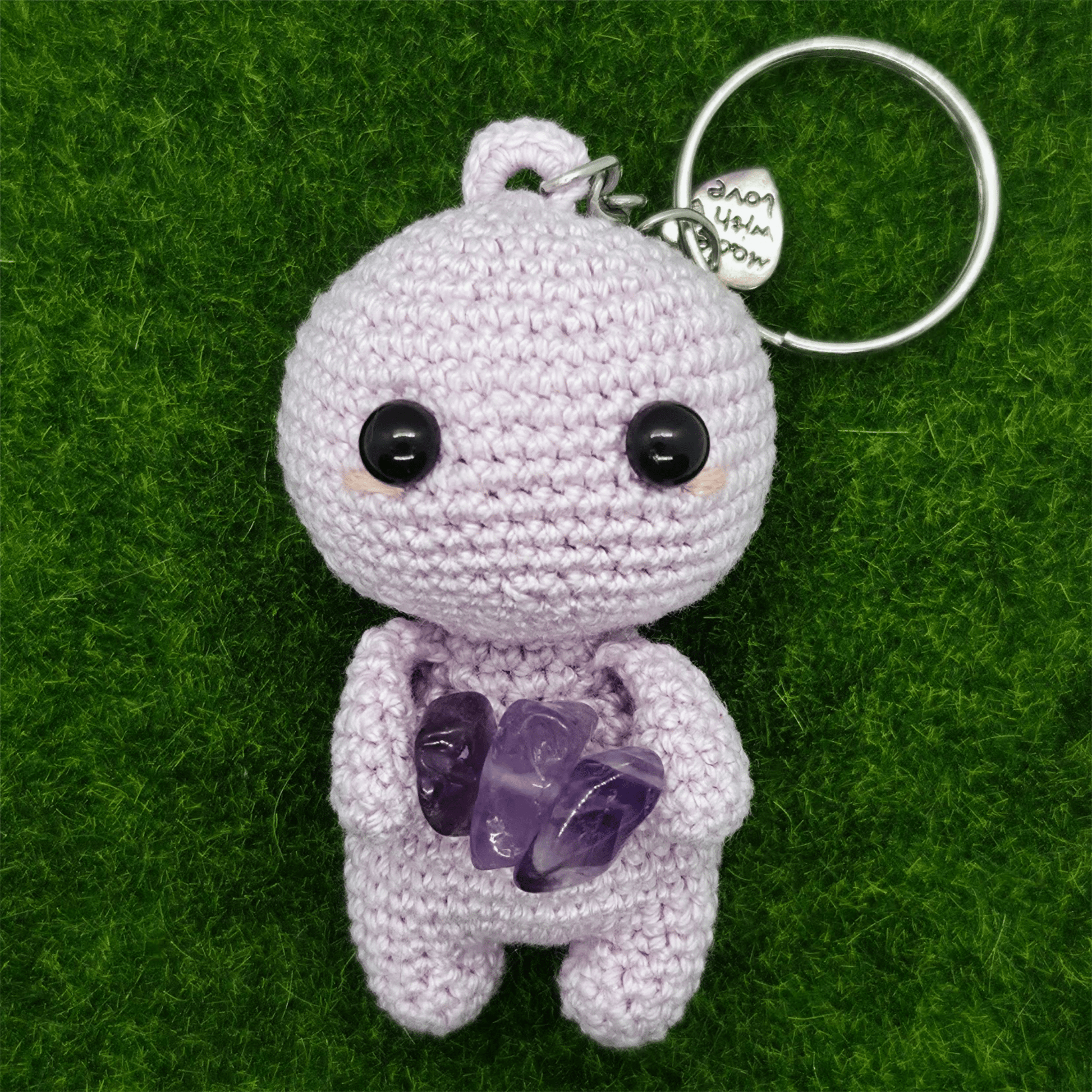 Ručně háčkovaná ametystová klíčenka postavička Loomin - Loomins
