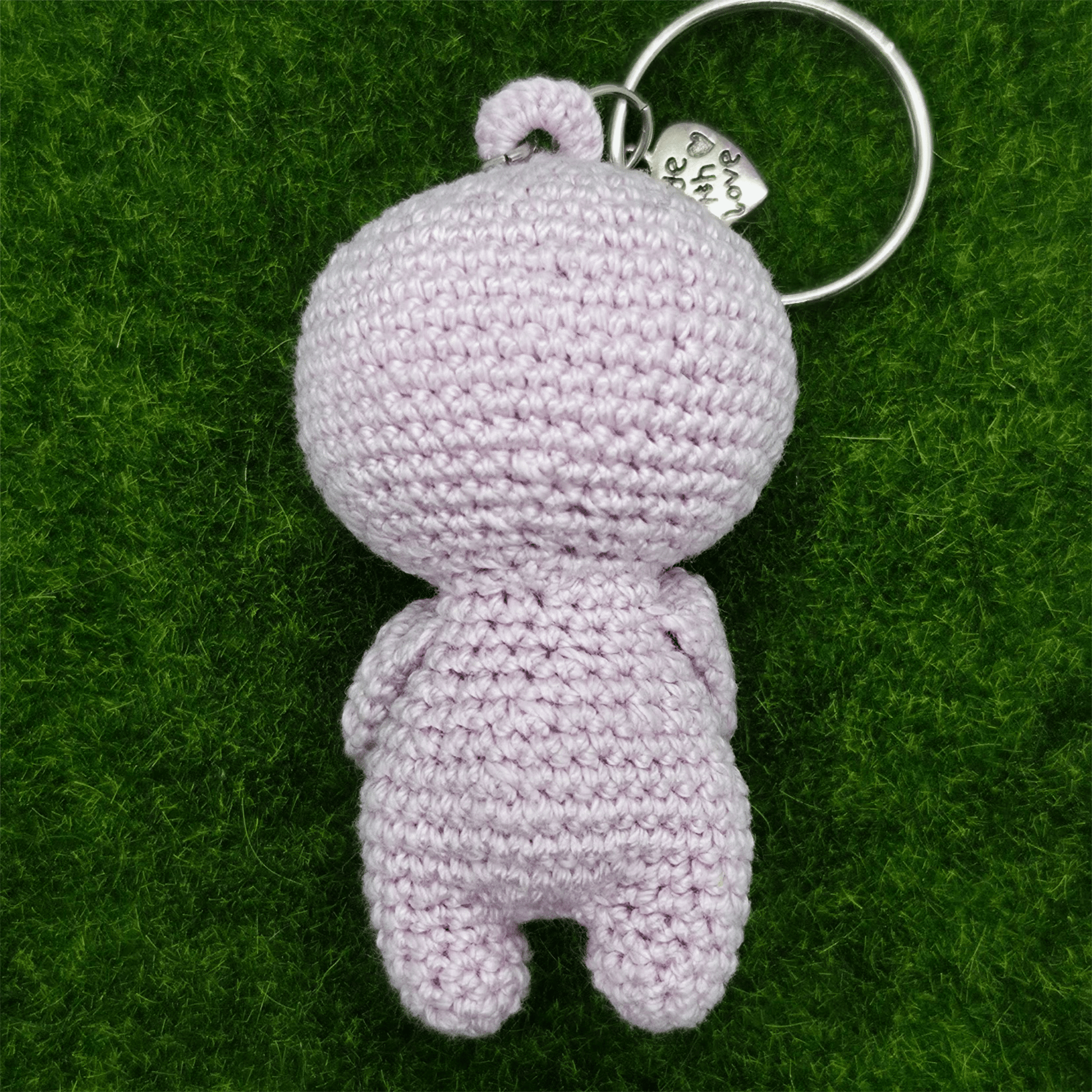 Ručně háčkovaná ametystová klíčenka postavička Loomin - Loomins