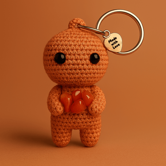 Ručně háčkovaná aventurínová klíčenka postavička Loomin - Loomins