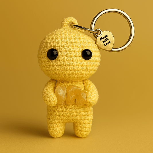Ručně háčkovaná citrínová klíčenka postavička Loomin - Loomins