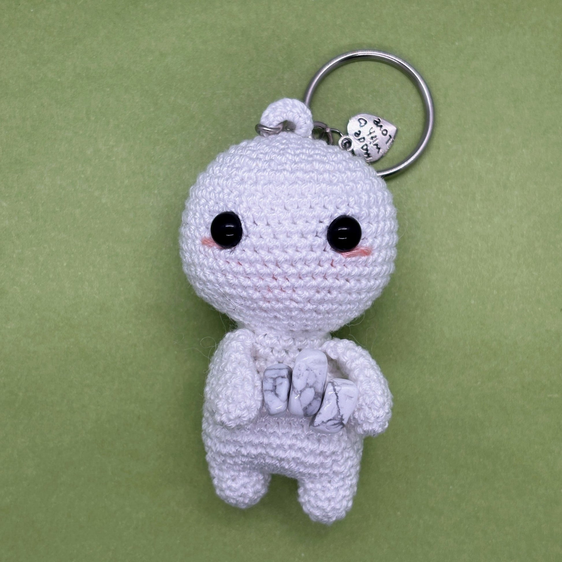 Ručně háčkovaná howlitová klíčenka postavička Loomin - Loomins