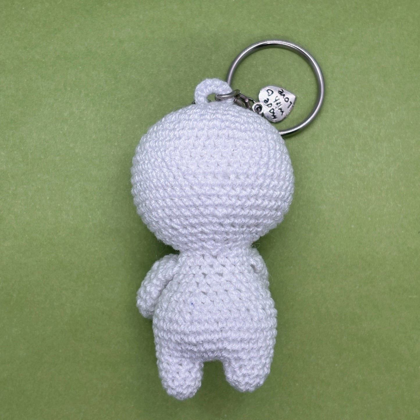 Ručně háčkovaná howlitová klíčenka postavička Loomin - Loomins