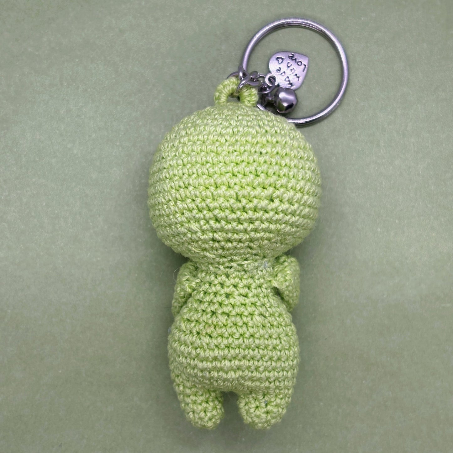 Ručně háčkovaná jadeitová klíčenka postavička Loomin - Loomins