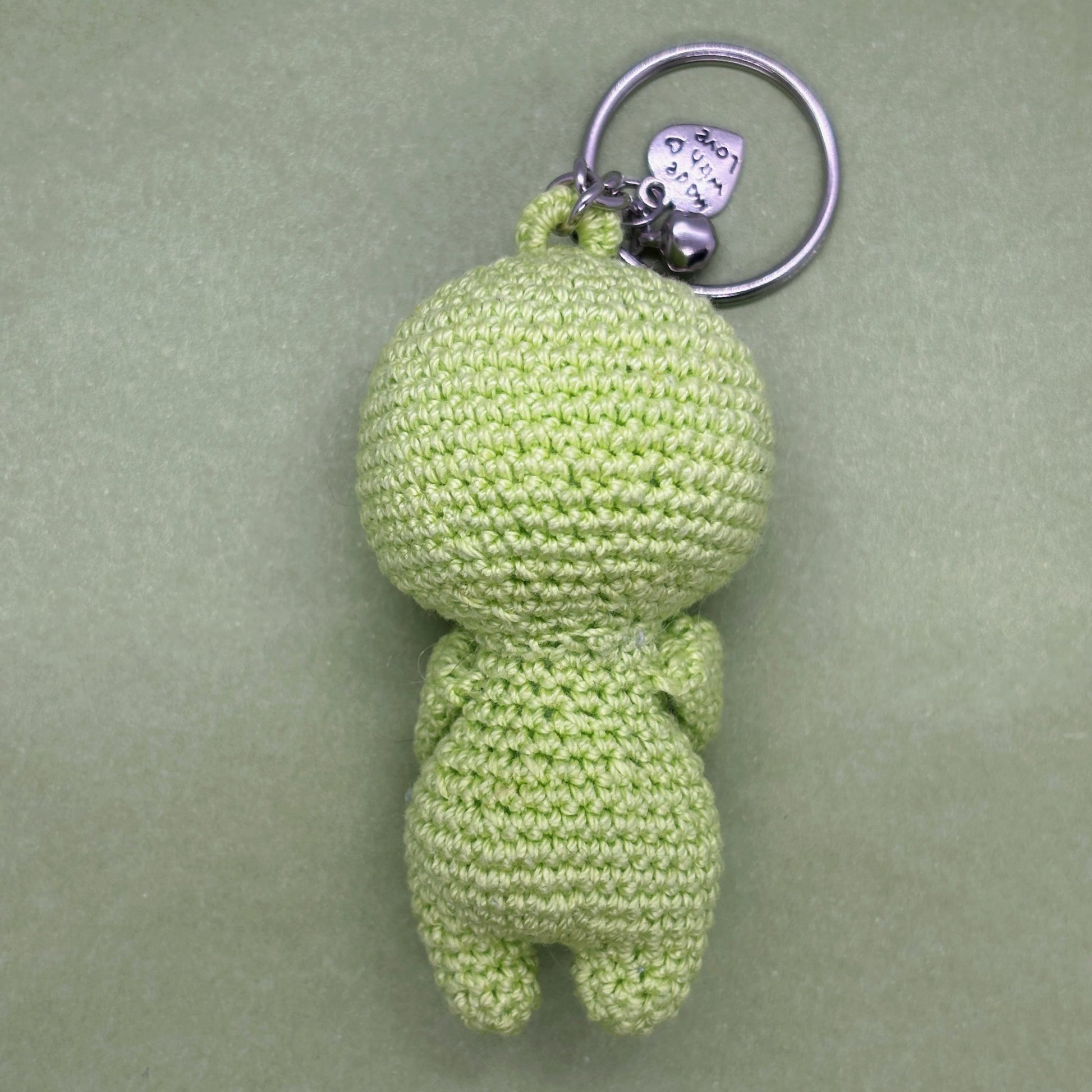 Ručně háčkovaná jadeitová klíčenka postavička Loomin - Loomins