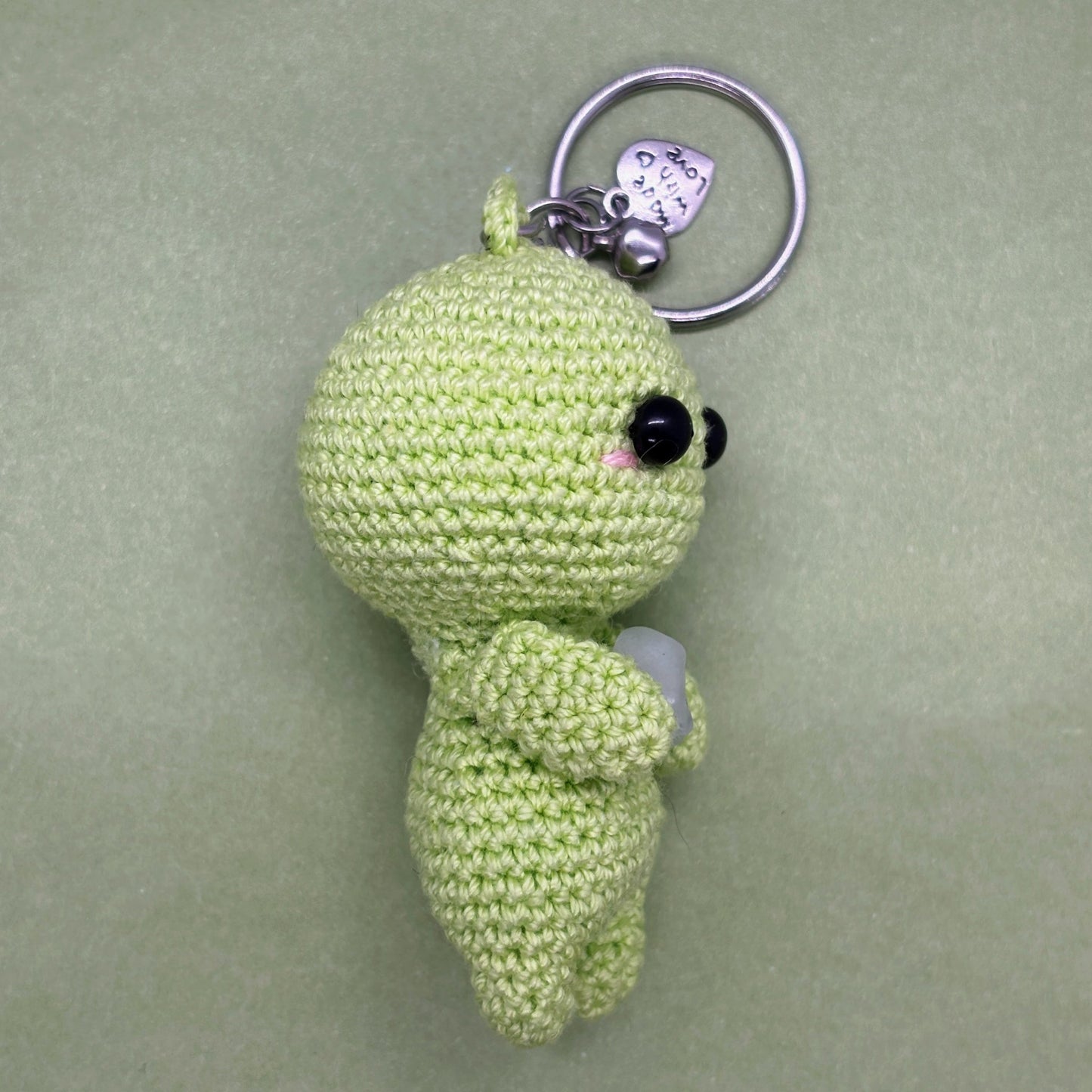 Ručně háčkovaná jadeitová klíčenka postavička Loomin - Loomins