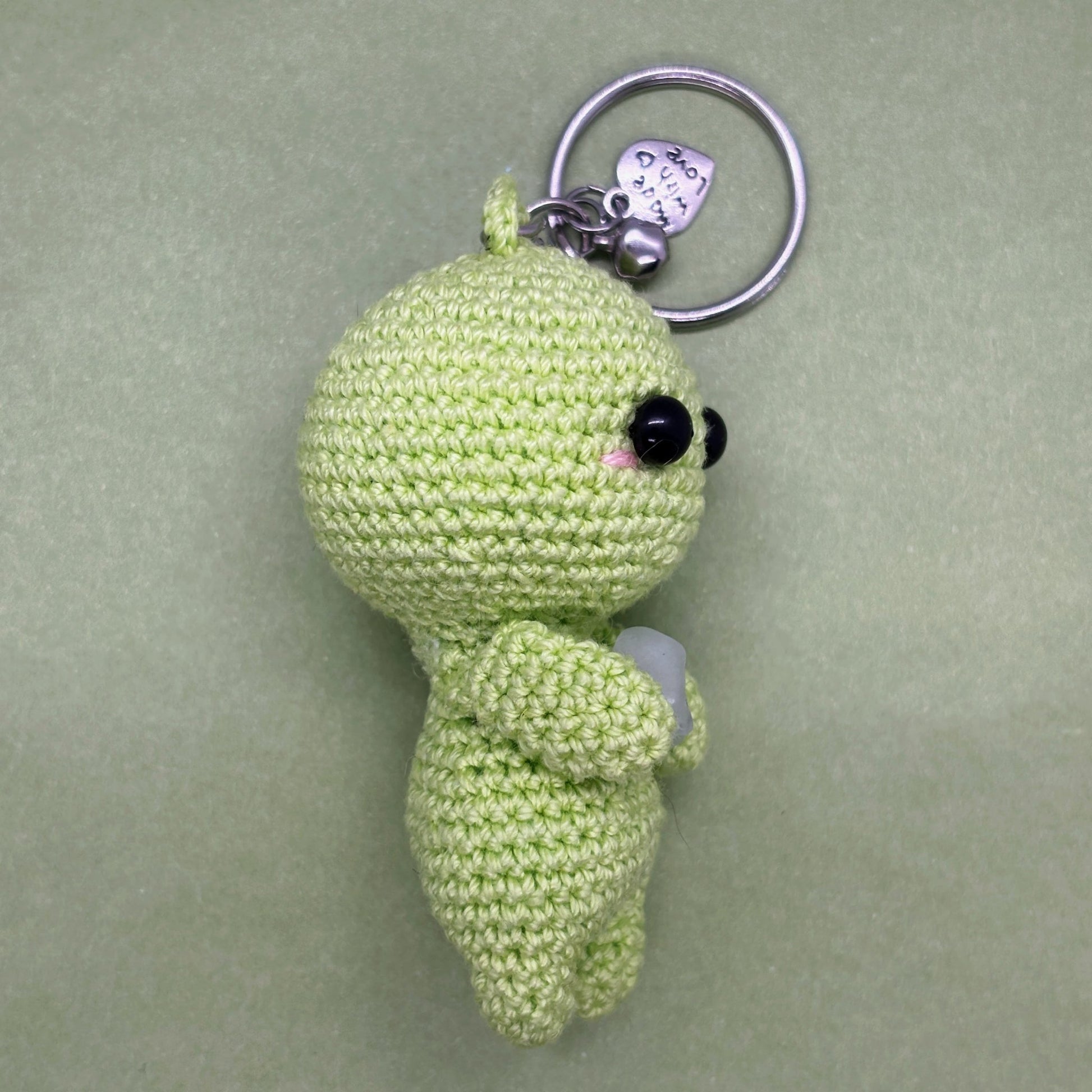 Ručně háčkovaná jadeitová klíčenka postavička Loomin - Loomins