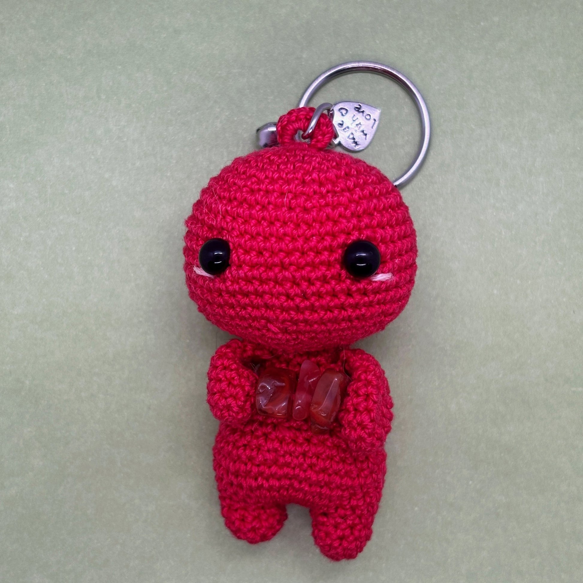 Ručně háčkovaná klíčenka postavička s karneolem Loomin - Loomins