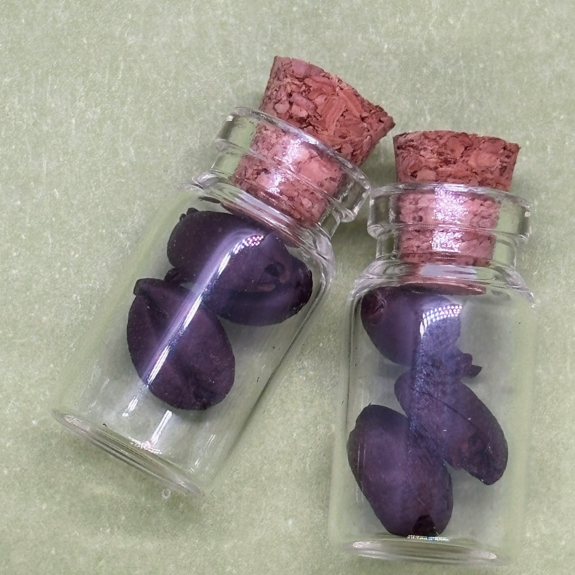 Ručně háčkovaná klíčenka postavička s kávovým zrnem Loomin (Valffee) - Loomins