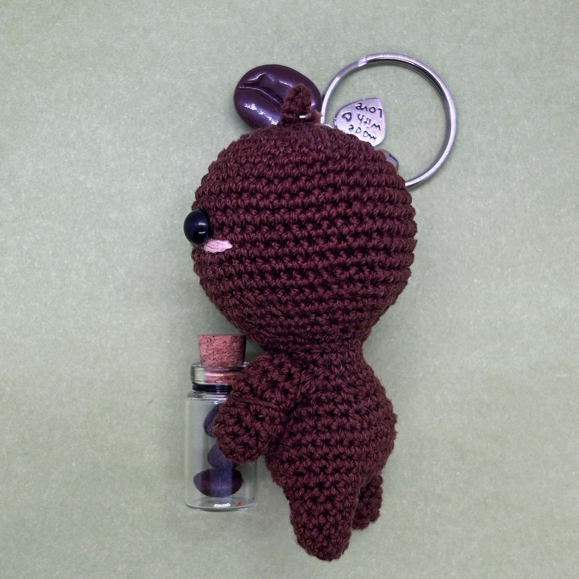 Ručně háčkovaná klíčenka postavička s kávovým zrnem Loomin (Valffee) - Loomins