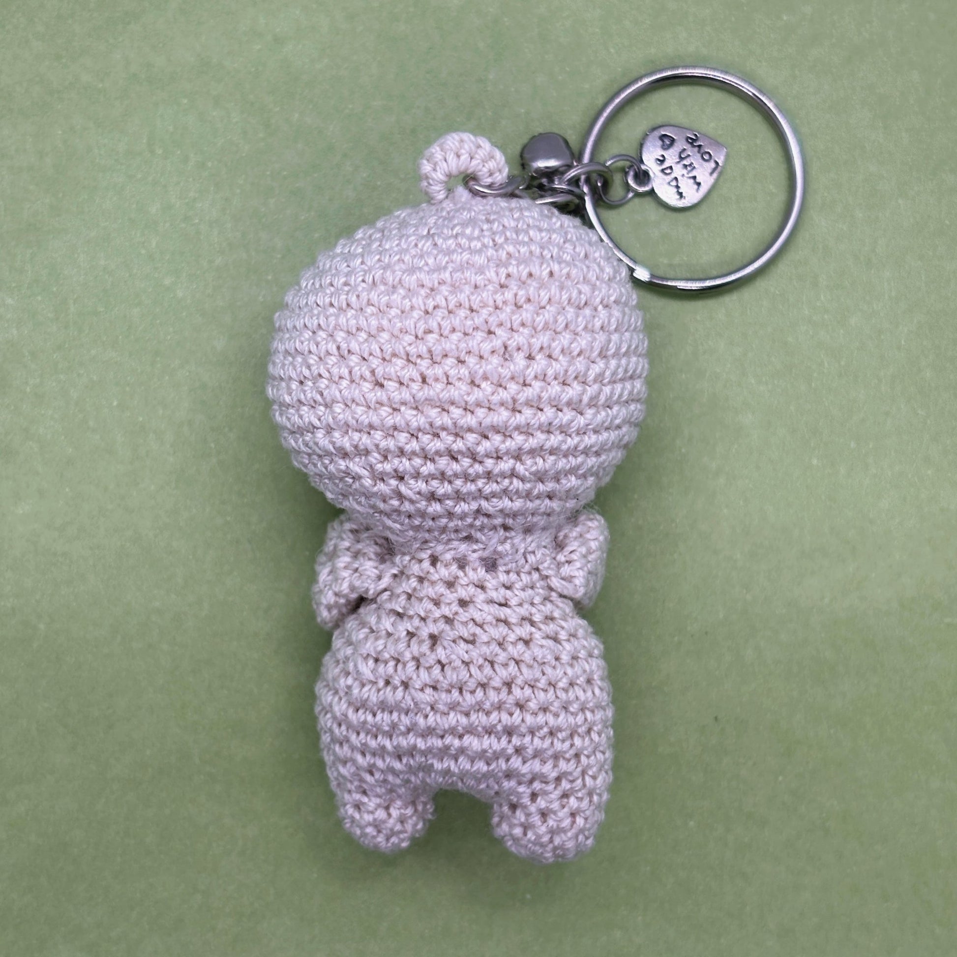 Ručně háčkovaná magnezitová klíčenka postavička Loomin - Loomins