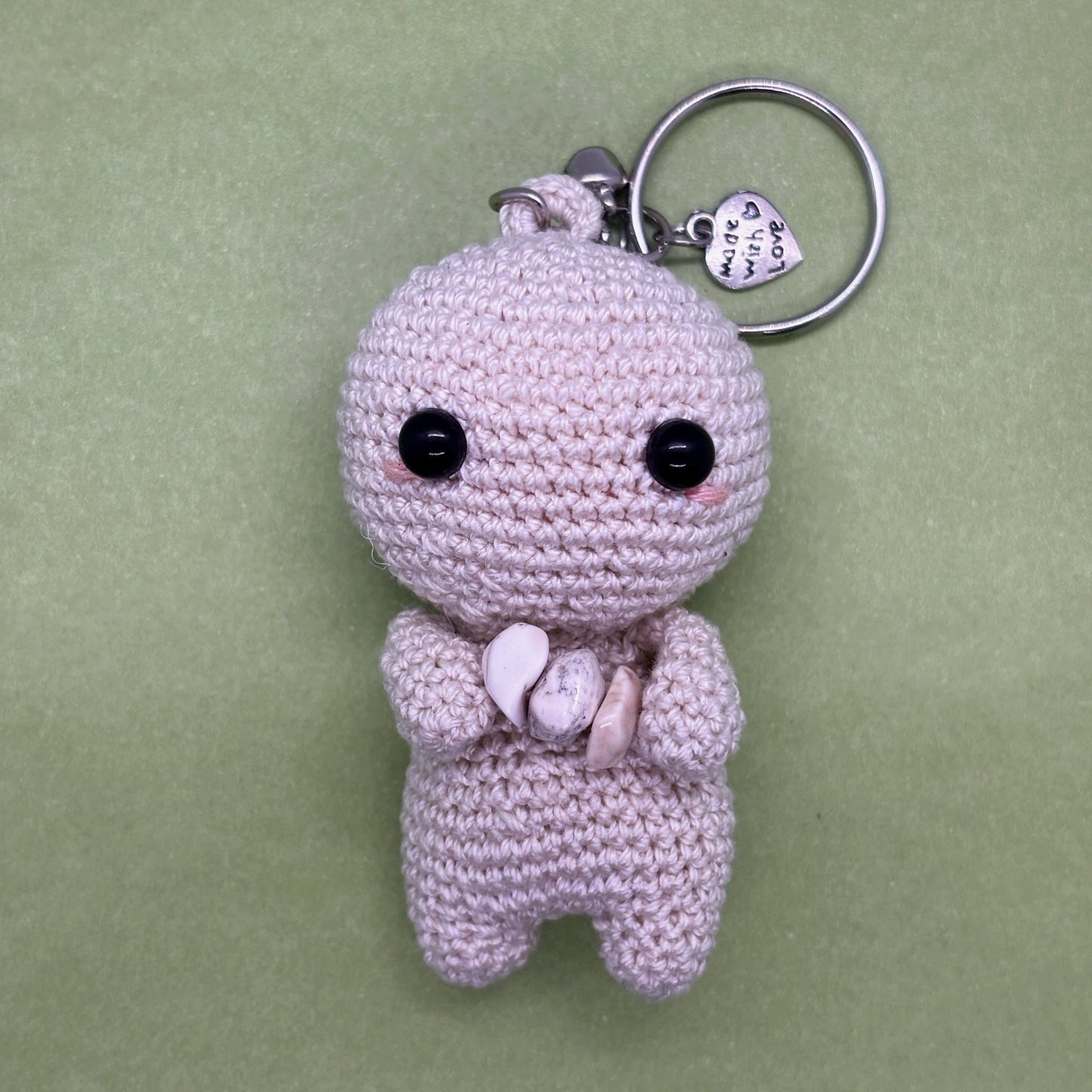 Ručně háčkovaná magnezitová klíčenka postavička Loomin - Loomins