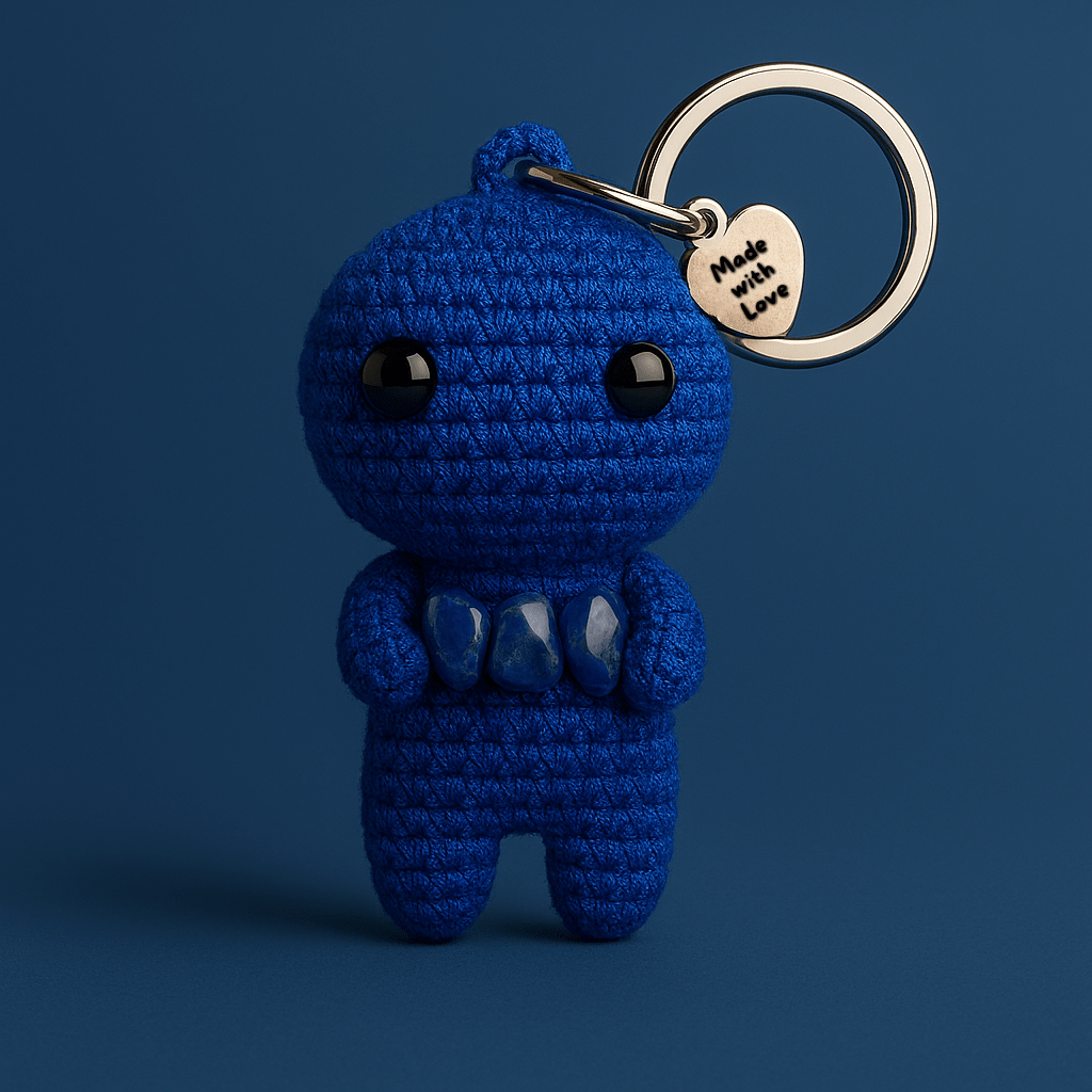 Ručně háčkovaná sodalitová klíčenka postavička Loomin - Loomins