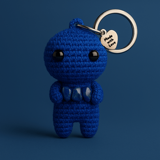 Ručně háčkovaná sodalitová klíčenka postavička Loomin - Loomins